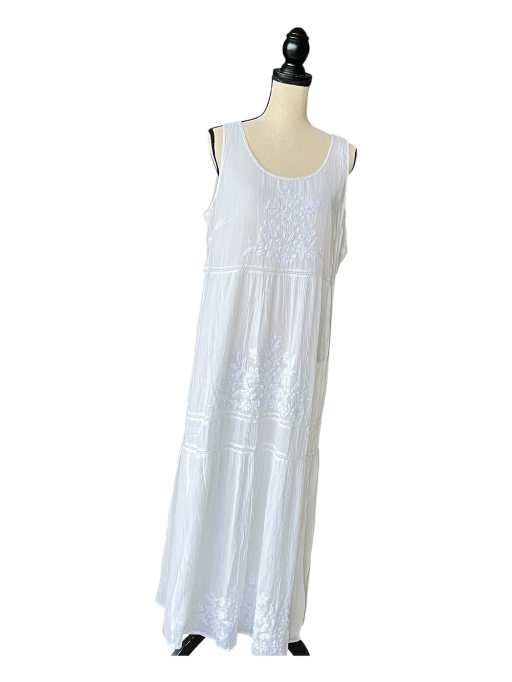 J. Jill White Sleeveless Embroidered Maxi Dress Size M